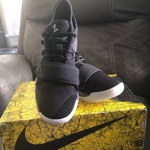 Nike Paul George unisex shoe, Sz wmen 9.5, men’s 8